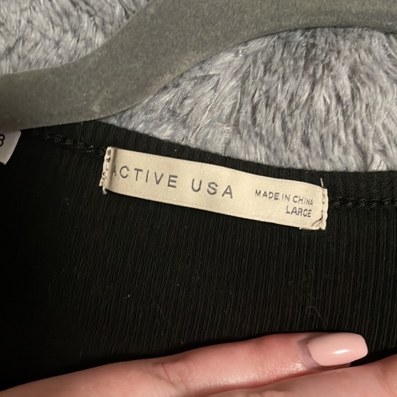 Size large black long-sleeve crop top - Picture 3 of 3